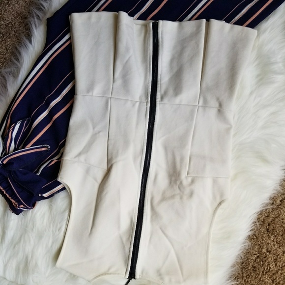 ARMANI EXCHANGE sleeveless off white peplum top - Picture 4 of 4